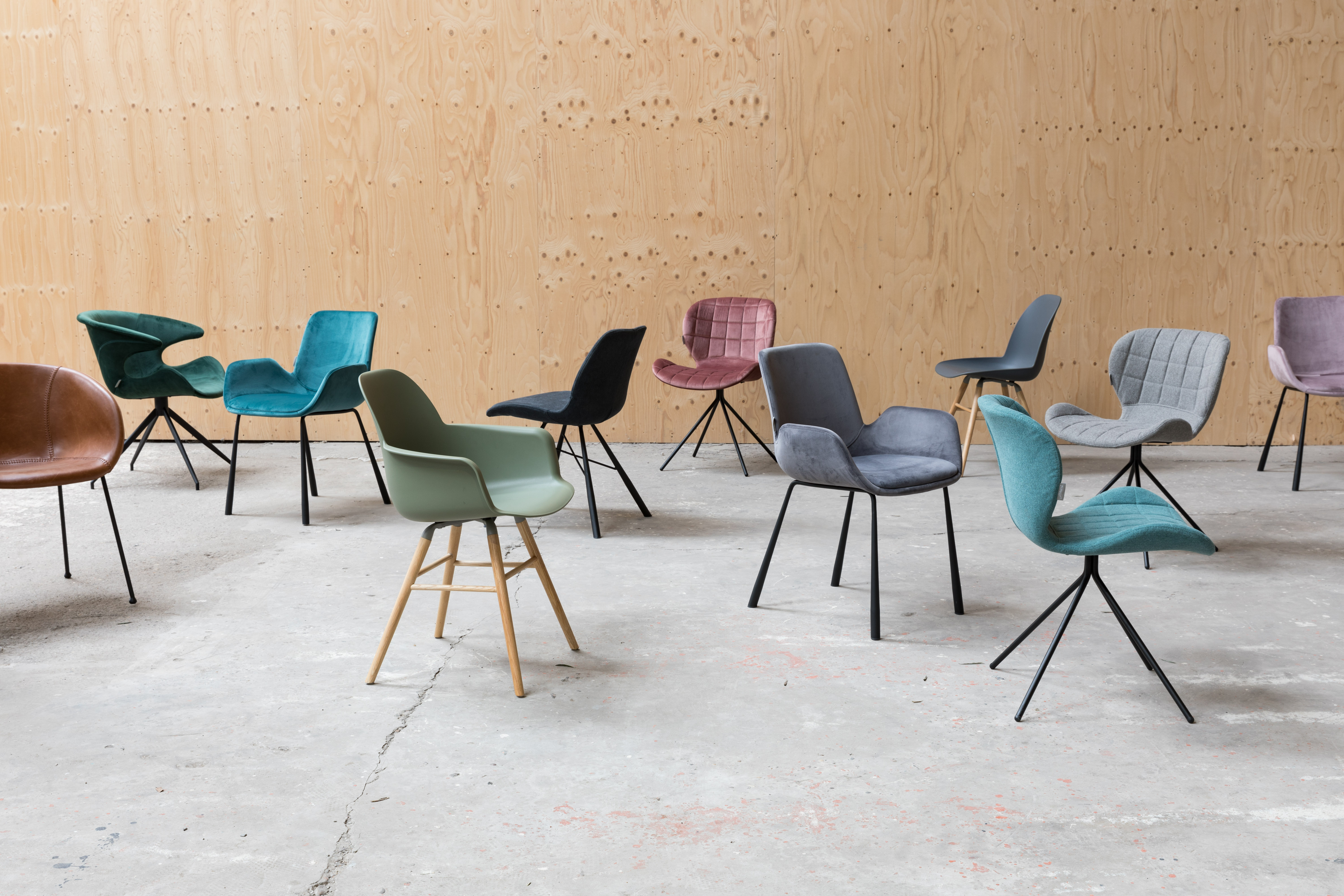 Mix & Match met Zuiver stoelen eLiving Gezellige eetkamer met stoelen en tafel van Zuiver