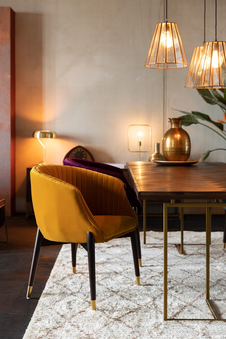 dauw Ziekte brandwonden Een chique interieur met deze velvet stoelen - eLiving