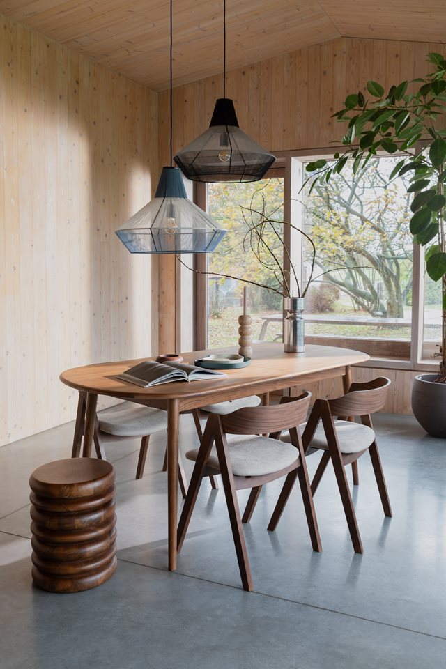Hoeveel personen passen er aan een uitschuiftafel?