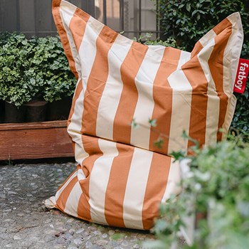 https://www.eliving.nl/write/Afbeeldingen1/Homepages/outdoor_zitzakken_eLIVING.jpg?preset=content